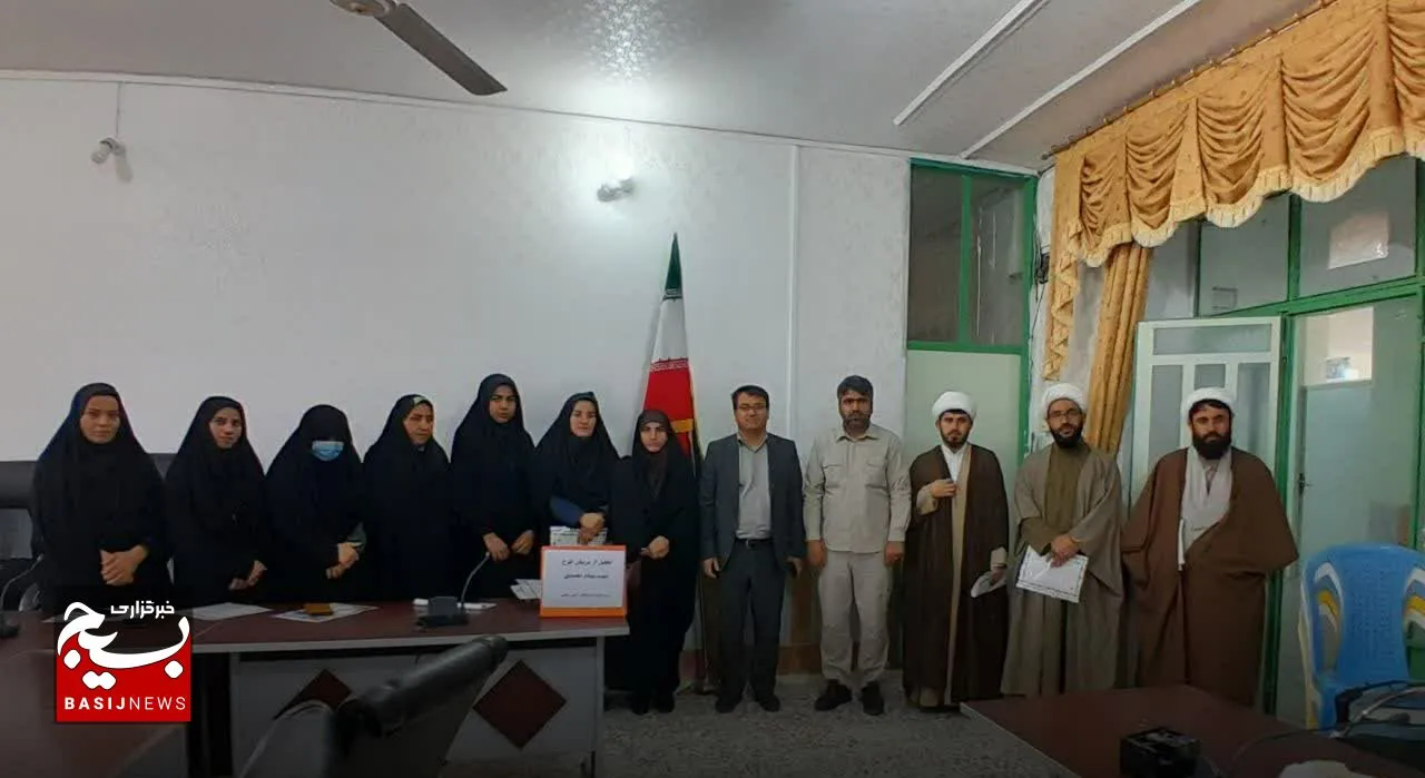 تجلیل از مربیان تربیتی بسیج دانش آموزی در مدارس شهرستان صیدون