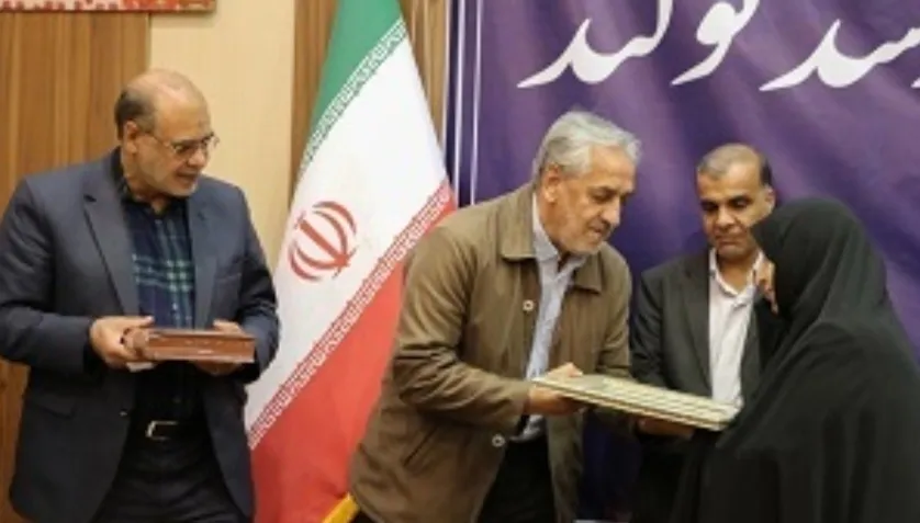 از خیران شاهد و ایثارگر استان فارس تجلیل شد