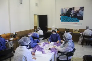 تولید روزانه هزار ماسک به همت یک گروه جهادی در شاهرود