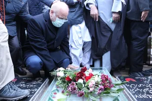 ادای احترام رئیس مجلس شورای اسلامی به مقام والای شهید سلیمانی