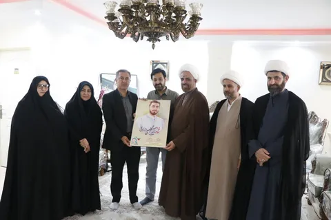 مسئول سازمان بسیج اساتید، طلاب و روحانیون کشور با خانواده شهید «آرمان علی‌وردی» دیدار کرد