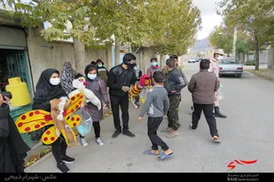 توزیع ماسک رایگان توسط گروه&zwnj;های نمایشی ملایر