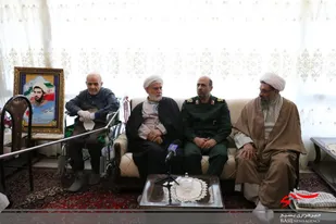 گزارش تصویری از دیدار سردار حیدرنیا فرمانده  سپاه البرز با خانواده شهید همایون(ابراهیم) معدنی
