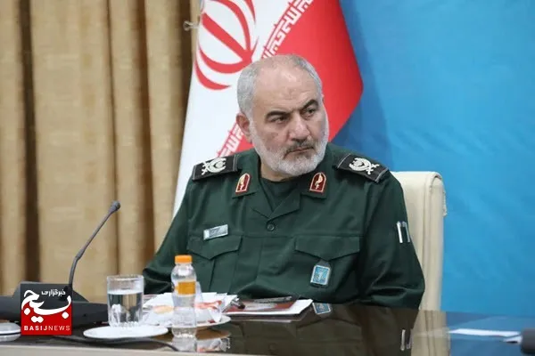 دفاع مقدس گنجی است که باید استخراج کنیم