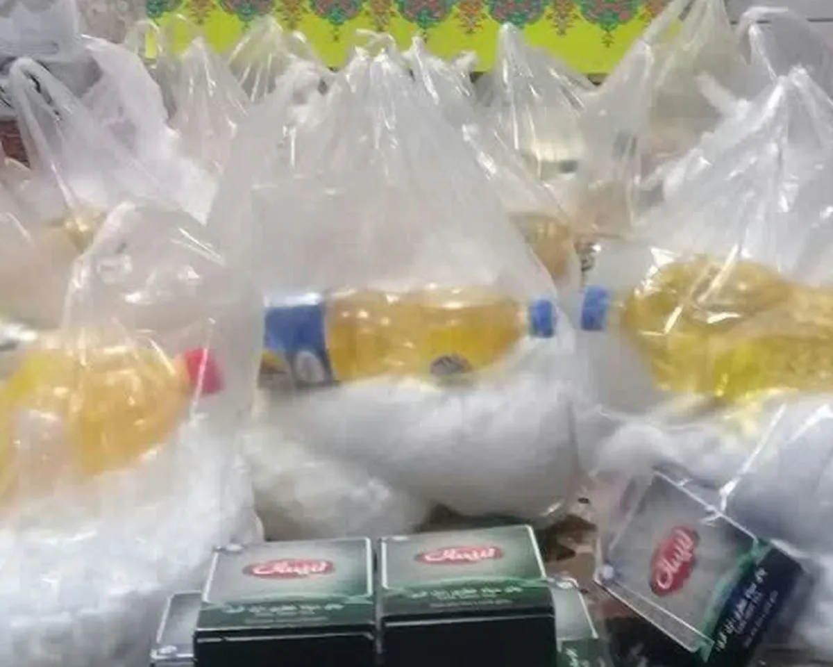 خواهران بسیجی شاهرود، ۳۰ بسته معیشتی به خانواده‌های کم برخوردار اهدا کردند