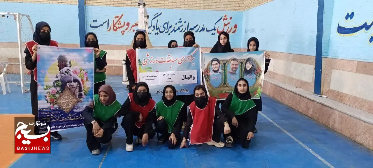 حضور در کنار مزار شهدا قلب های ما را پاک می کند