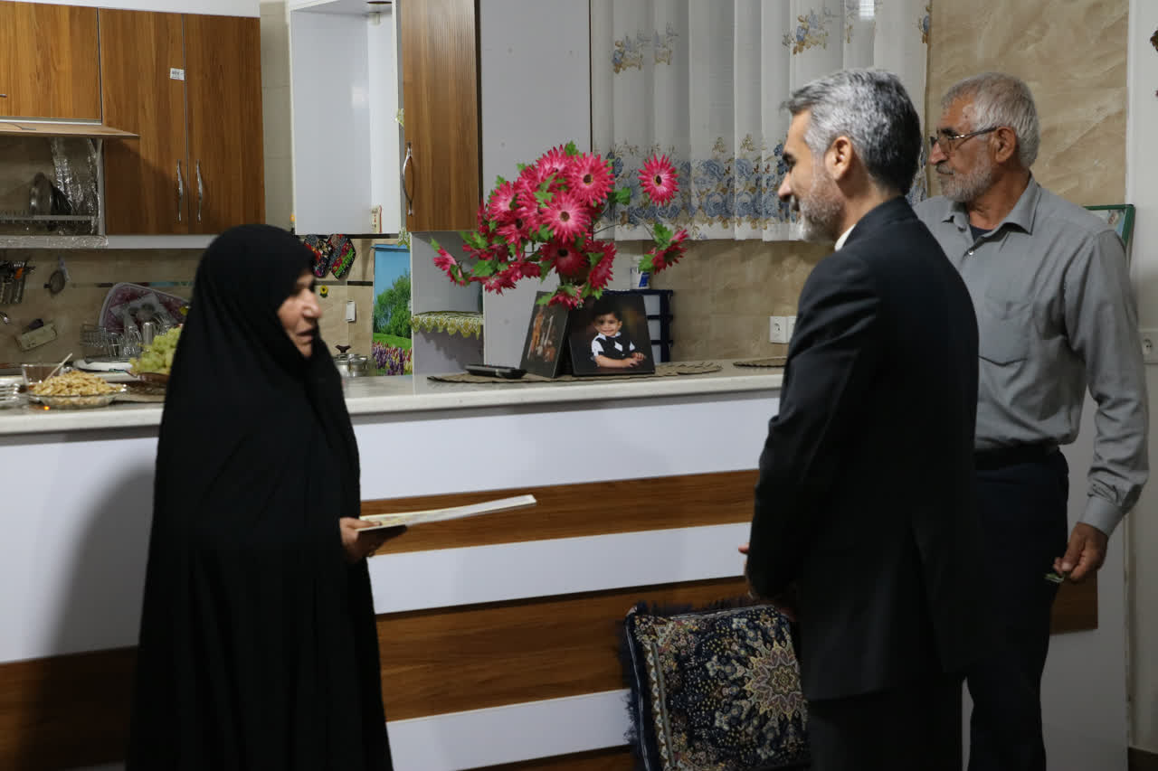 دیدار مرکز وکلای استان و بسیج حقوقدانان کهگیلویه و بویراحمد با خانوادههای شهدا + ( تصاویر ) دیدار مرکز وکلای استان و بسیج حقوقدانان کهگیلویه و بویراحمد با خانوادههای شهدا + ( تصاویر )