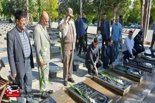 ادای احترام سردار نقدی به مقام شامخ شهدای ملایر