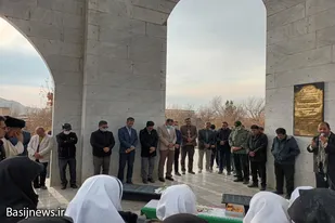 عطر افشانی قبور مطهر شهدای گمنام دانشگاه آزاد اسلامی همدان
