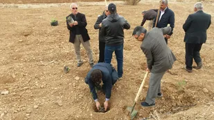 برگزاری مراسم جشن درختکاری در مرکز تحقیقات و آموزش کشاورزی و منابع طبیعی استان سمنان(شاهرود)+تصاویر