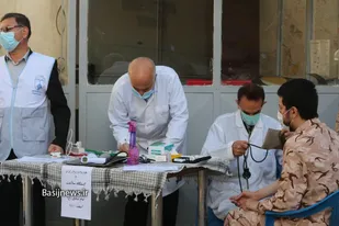 برپایی میز خدمت و پایش سلامت به مناسبت هفته سلامت در ناحیه مقاومت بسیج امام صادق(ع)