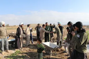 خدمات رسانی گروه جهادی طلاب و روحانیون در دهستان میغان/ توانمندسازی مردم با آموزش و بکارگیری روحانیون در دهستان ها