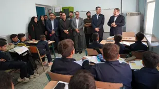 پیوند عدالت و تعلیم و تربیت در مجازات های جایگزین حبس؛ ۵۰۰ بسته لوازم&zwnj;التحریر توسط دادگستری لرستان به دانش&zwnj;آموزان نیازمند هدیه شد