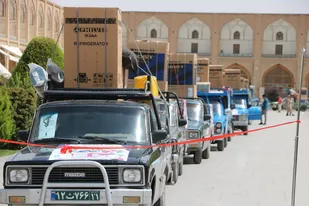 تصاویر| توزیع 500 سری جهیزیه همزمان با حماسه سوم خرداد در طرح مهرکریمانه اصفهان
