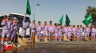 نظافت و پاکسازی مسیر جاده عاشقی به مشهدالرضا به همت پاکبانان تربت&zwnj;حیدریه