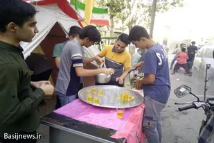 برپایی ایستگاه صلواتی به مناسبت عید غدیر در ملایر
