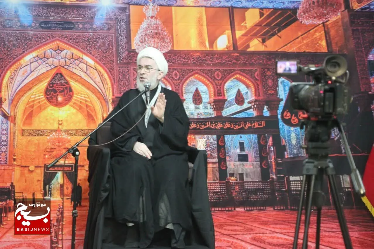 سیدالشهدا(ع) قهرمان میدان بزرگ امر به معروف و نهی از منکر است