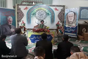 باید همراه با تلاوت آیات الهی در آن تدبر کنیم