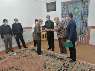 همزمان با هفته دفاع مقدس از حاج عباس سعیدی رزمنده و ایثار گر این مرکز تقدیر گردید