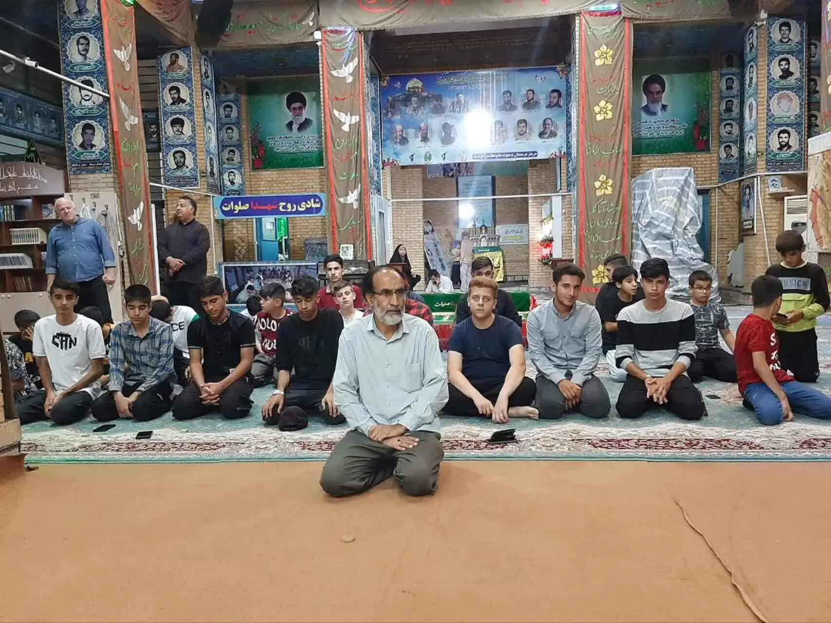 اعزام جمعی ازبسیجیان بخش میمه به شمال غرب