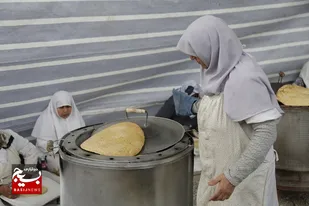 میزبانی نانوایان کرمانی از زائران و نمازگزاران مسجد جمکران