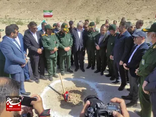 کلنگ احداث آمادگاه عمل کلی نیروی دریایی سپاه پاسداران در لارستان به زمین زده شد