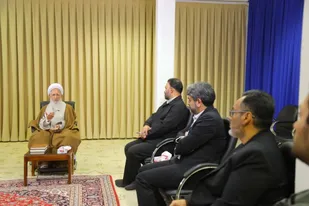 دیدار جمعی از شاعران شهر کریمه اهل بیت علیهم السلام به مناسبت هفته هنر انقلاب اسلامی با حضرت آیت الله العظمی جوادی آملی