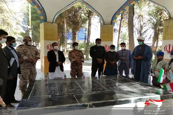 غبارروبی و عطر افشانی مزار شهدا گمنام شهرستان خاش