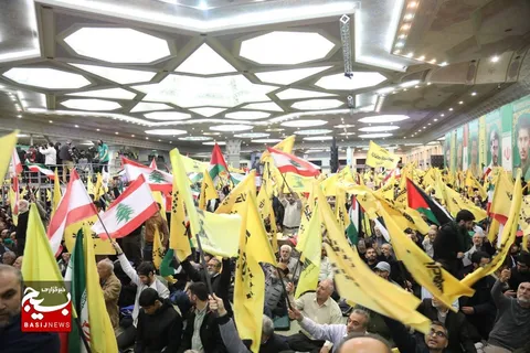 مراسم گرامیداشت شهید سیدحسن نصرالله و شهید سیدهاشم صفی‌الدین در مصلی امام خمینی(ره) تهران با حضور آحاد مردم و مسئولان