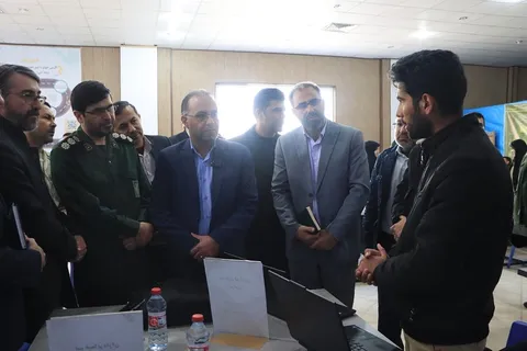 پرچم انقلاب اسلامی در مقابل همه مستبدان عالم بالاست/ با خودباوری و خداباوری بزرگترین کارها را رقم می‌زنیم