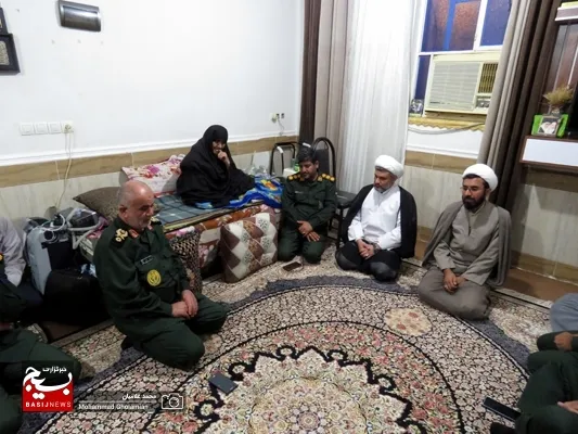 دیدار فرمانده سپاه استان بوشهر با خانواده شهید غلامرضا فرحی