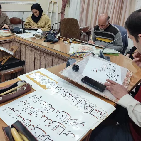 هنرمندان خوشنویس بروجنی آیات قرآن کریم را کتابت کردند  