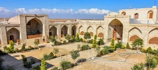 هنجارشکنی به بهانه گردشگری ممنوع!/ابتذال و بی بند و باری در کاروانسرای دودهک دلیجان زیر گوش مسئولین