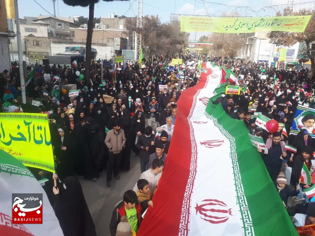 حضور پرشور مردم نیشابور در راهپیمایی یوم الله ۲۲ بهمن