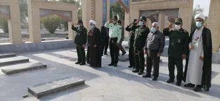 ادای احترام فرمانده سپاه ثارالله به مقام شامخ شهدای منوجان