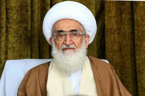 هرگونه تعرض به رهبر معظم انقلاب «حکم محارب» را دارد / نمی‌دانم خواص ساکت چه فکری می‌کنند؟