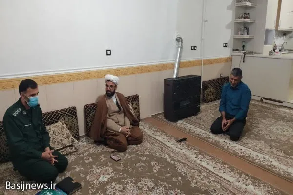 دیدار بسیجیان پایگاه امام حسین(ع) فامنین با خانواده شهید «حمیدی»