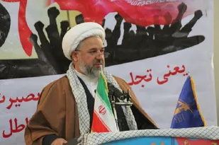 همه باید در راه نورانی شهدا گام برداریم