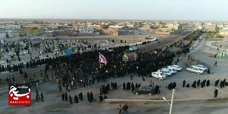 علم بندان و نخل‌برداری؛ آیینی سنتی مردم رشتخوار در آغاز ماه محرم و روز عاشورا + عکس