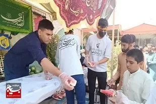دانش آموزان زاهدانی به جمع خادمین افتخاری زائران پاکستانی پیوستند
