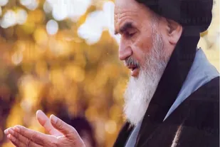 گنجینه&zwnj;ای از عرفان و حماسه؛ روایتی از دیوان اشعار امام خمینی (ره)