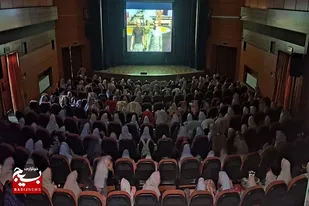اکران فیلم &laquo;فرمانروای آب&raquo; ویژه دانش آموزان در سرخه