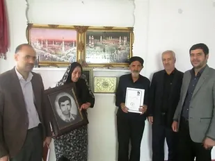 دیدار جمعی از بسیجیان فرهنگیان همدان با خانواده شهید &laquo;علی بکجانی&raquo;