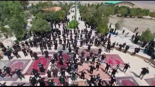 برگزاری آئین عزاداری و برپایی نماز ظهر عاشورا در مرقد شیخ کلینی بخش فشافویه