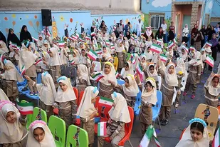 با وجود جذب ۷۲۶ معلم در سال تحصیلی جدید همچنان با کمبود معلم مواجه هستیم