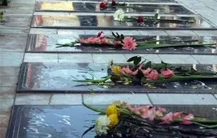 غبار روبی مزار شهدا اهل سنت وشیعه شهربنک برگزار شد