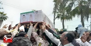 وداع &zwnj;باشکوه هرمزگانی&zwnj;ها &zwnj;با &zwnj;مرزبان شهید&zwnj;/ پیکر شهید &zwnj;پرکاس به زادگاهش منتقل شد