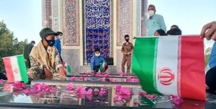 گزارش تصویری از غبارروبی گلزار مطهر شهدا گمنام بمناسبت گرامیداشت هفته بسیج دانش آموزی درجزیره بوموسی