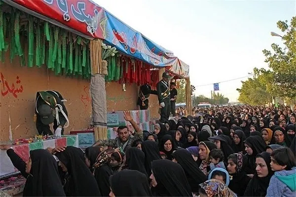 ملت ایران با زنده نگه داشتن فرهنگ شهادت و ایثار، نقشه‌های دشمن را بی‌اثر کرده است/ تشییع پیکر مطهر  12 شهیدگمنام دوران دفاع مقدس در روز شهادت حضرت زهرا(س)