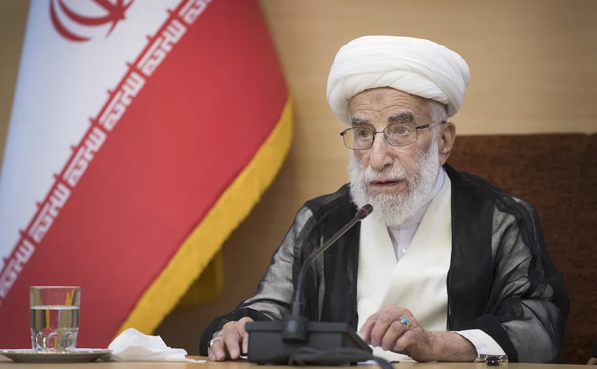 مجلس باید تا آخرین روز کاری انقلابی بماند/ نمایندگان در عزل و نصب دستگاه‌های اجرایی دخالت نکنند